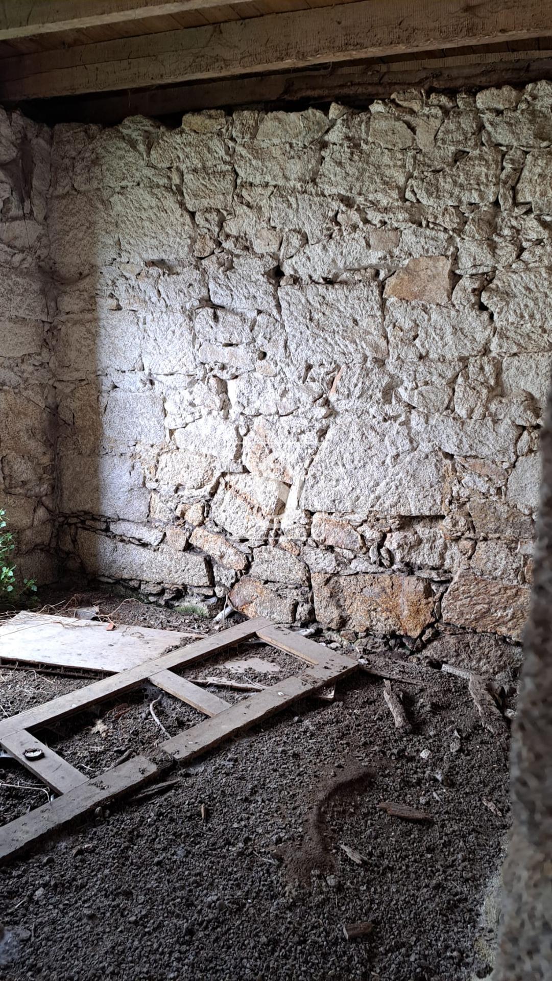 Moradia para Restaurar T4